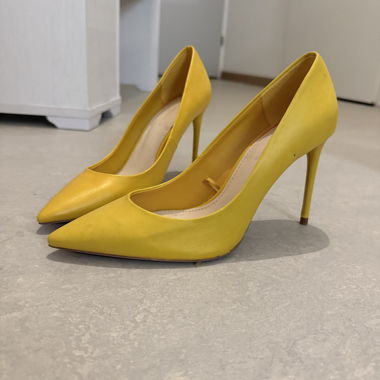 Décolleté gialle