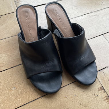 Mules in pelle nere