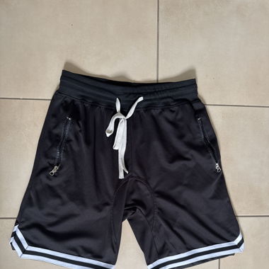 Sehr Bequeme Kurze Schwarze Hose mit Stil