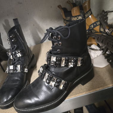 Stivaletti neri con effetto glitter