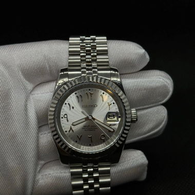 Seiko Date Arabic Dial Silber 40mm 