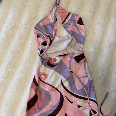 Pinkes Neckholder-Kleid