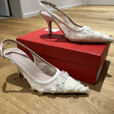 Elegante weisse Slingback High Heels