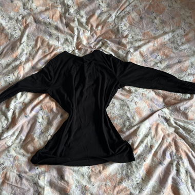 T-shirt noir à manches longues