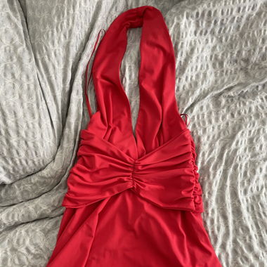 Robe rouge dos nu Zara