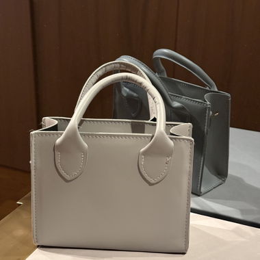 Borsa a mano grigia con tracolla