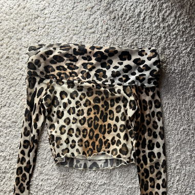 Joli pull épaules nues 
