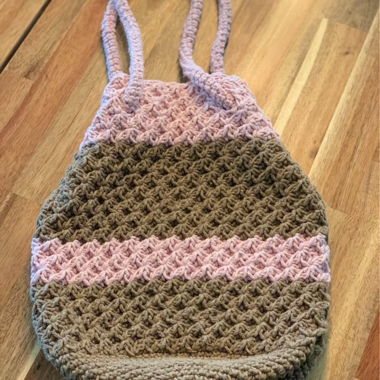Sac bandoulière crocheté rose et beige