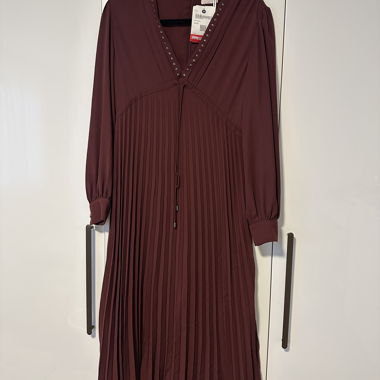 Robe plissée bordeaux
