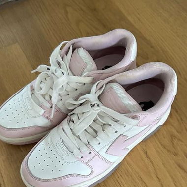 Off-White Sneaker OOO