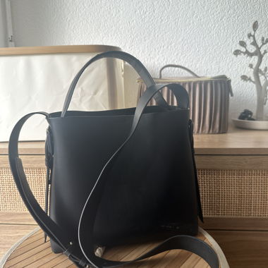 Schwarze Umhängetasche aus Kunstleder
