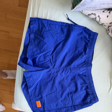 Short bleu électrique 