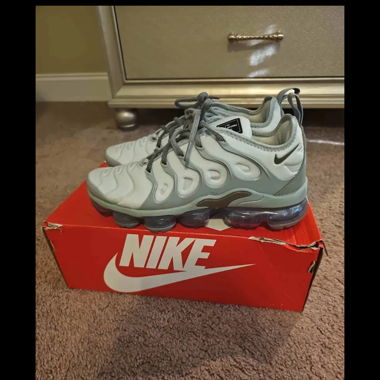 Nike air vapormax plus light grey