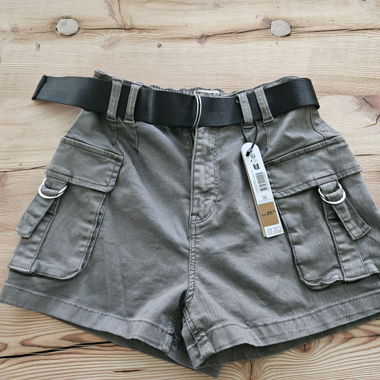Women's cargo shorts with belt, size 32