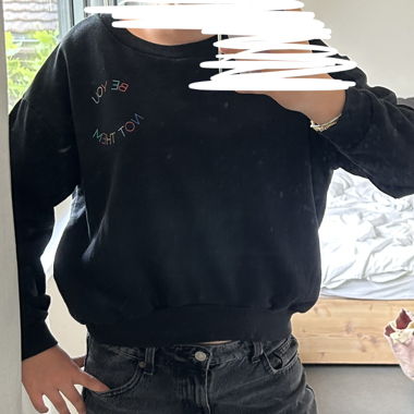 Maglione nero con stampa