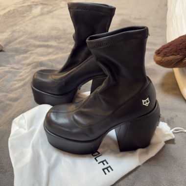 Bottes Naked Wolfe noires et étroites
