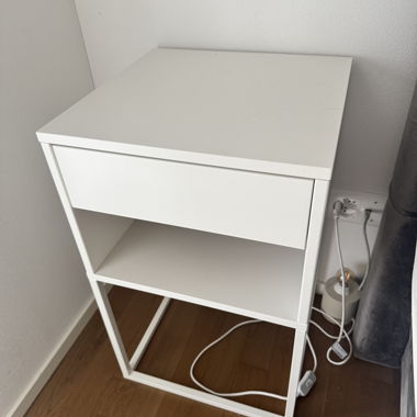 Comodino bianco con cassetto Ikea
