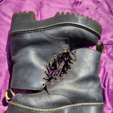Dr. Martens Stiefel. Schwarzes echtleder.
