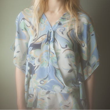 Blouse en mousseline à volants floraux bleus