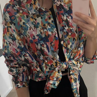 Bunte Bluse weitgeschnitten