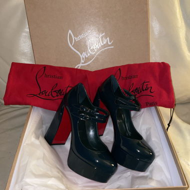 Christian Louboutin Pumps Grösse 36.5