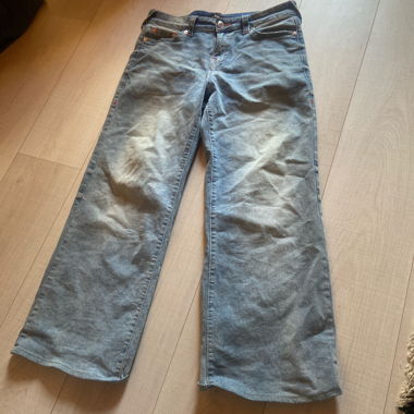 True Religion taille 28W me va bien et je mesure 1m80