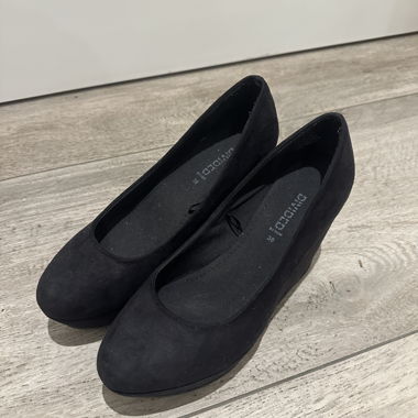 Schwarze Plateauschuhe