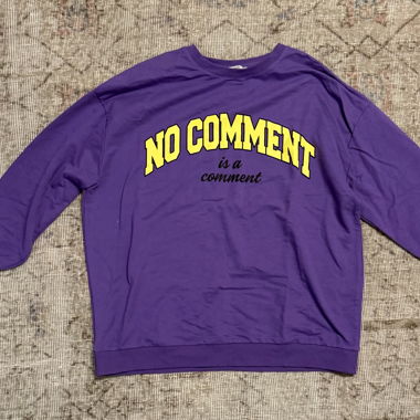 Violetter Graphic-Sweater