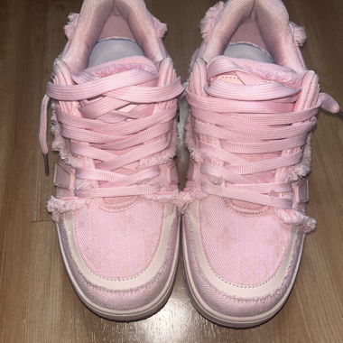 Rosa Pinke LV sneaker 