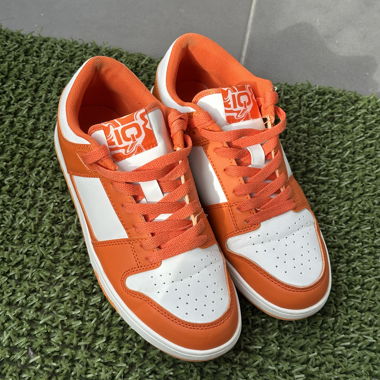 Orange-weisse Sneaker
