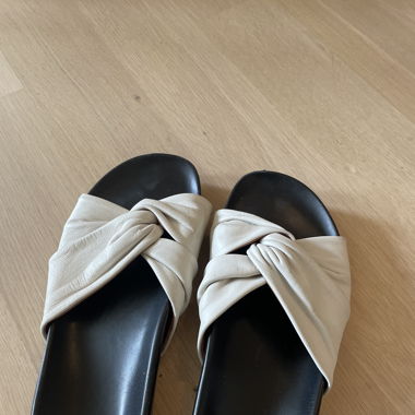 Closed Sandalen