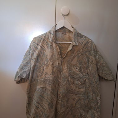 Short-sleeve patterned shirt