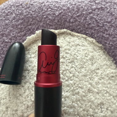 MAC Viva Glam Ariana Grande