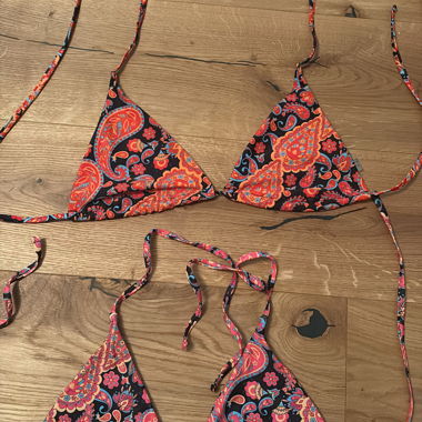 2 Bikini Tops with Paisley Pattern