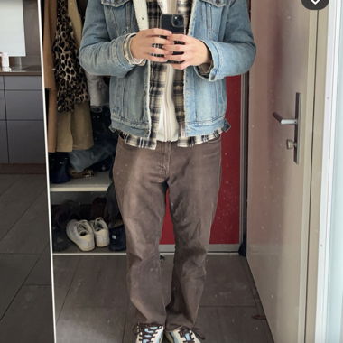 Brown Jeans with distressed ends