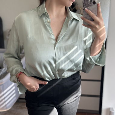Chemise satinée vert sauge