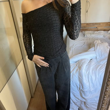 Top in pizzo nero