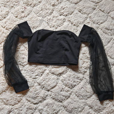 crop top noir manches bouffantes