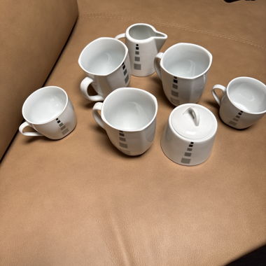 Set of 6 white cups