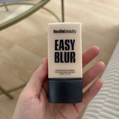 Huda Beauty Easy Blur Foundation