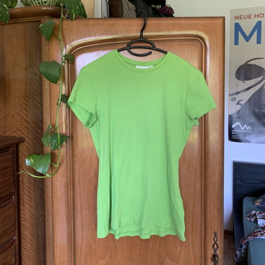 T-shirt in cotone verde lime chiaro per l’estate