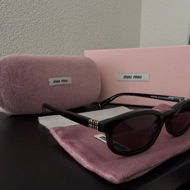 Schwarze Miu Miu Sonnenbrille