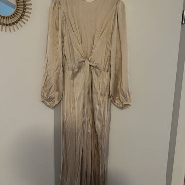 Seidenkleid in einem schönen Sandbeige 46