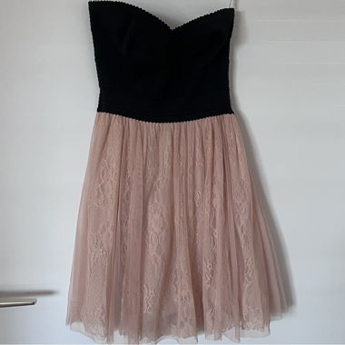 Robe courte bustier noir et rose poudré 