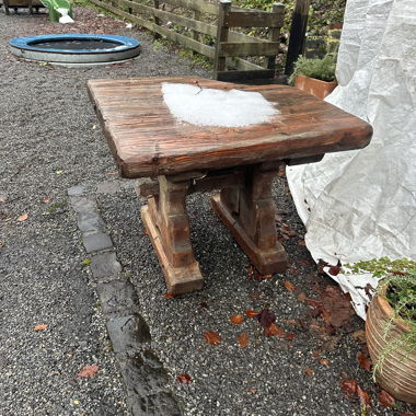Holztisch rustikal