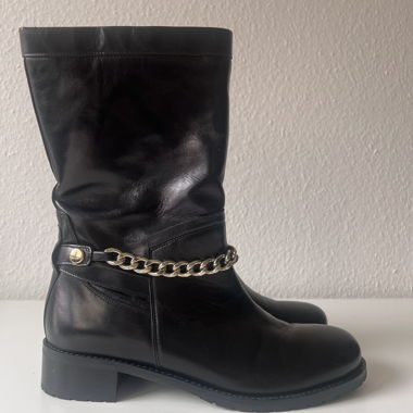 Schwarze Lederstiefel