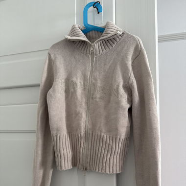 urban outfitters strickjacke eng kurz