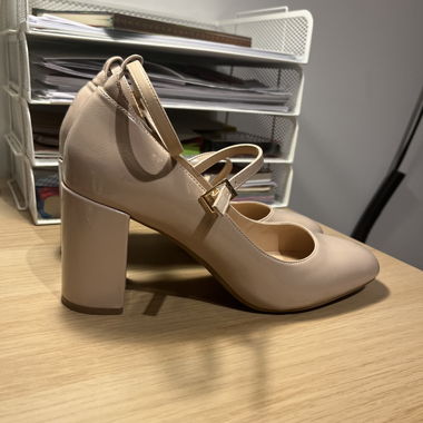 Tacchi beige lucidi