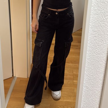 ZARA schwarze Cargo-Jeans Grösse 32
