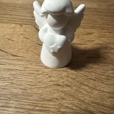 Engel-Figur mit Herz aus Gips